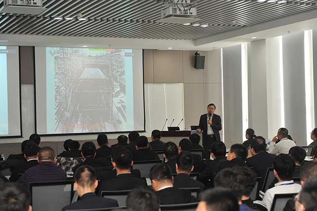 老师.jpg 老师.jpg