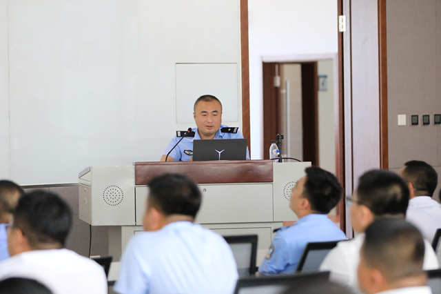 所长_副本.jpg 所长_副本.jpg